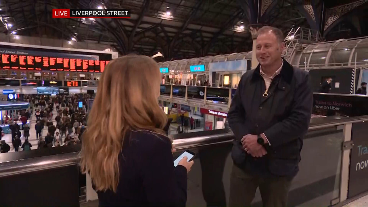 BBC London News_20231121_18301900.ts_snapshot_15.21.097