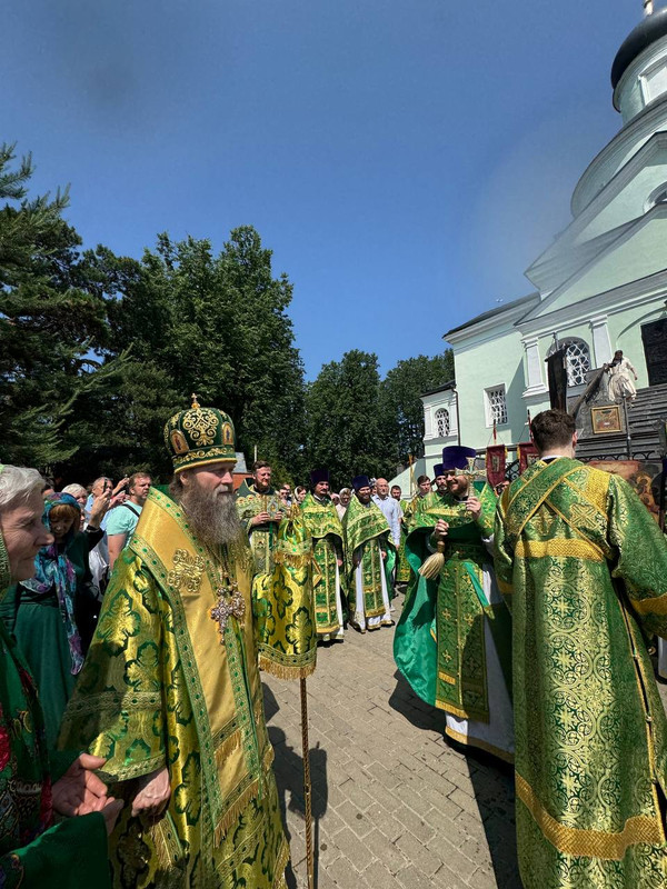 photo-5348180323537646308-y