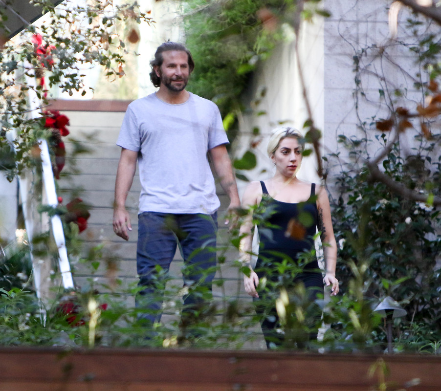 12-28-16-At-Bradley-Cooper-s-house-in-LA