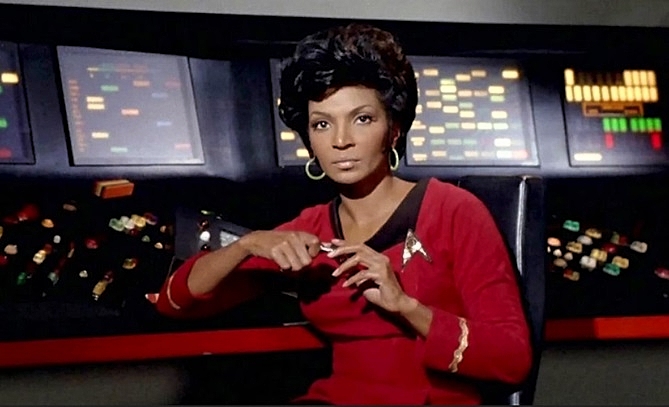 STAT-TREK-NICHILLE-NICHOLS-1-A-FOTOR.jpg