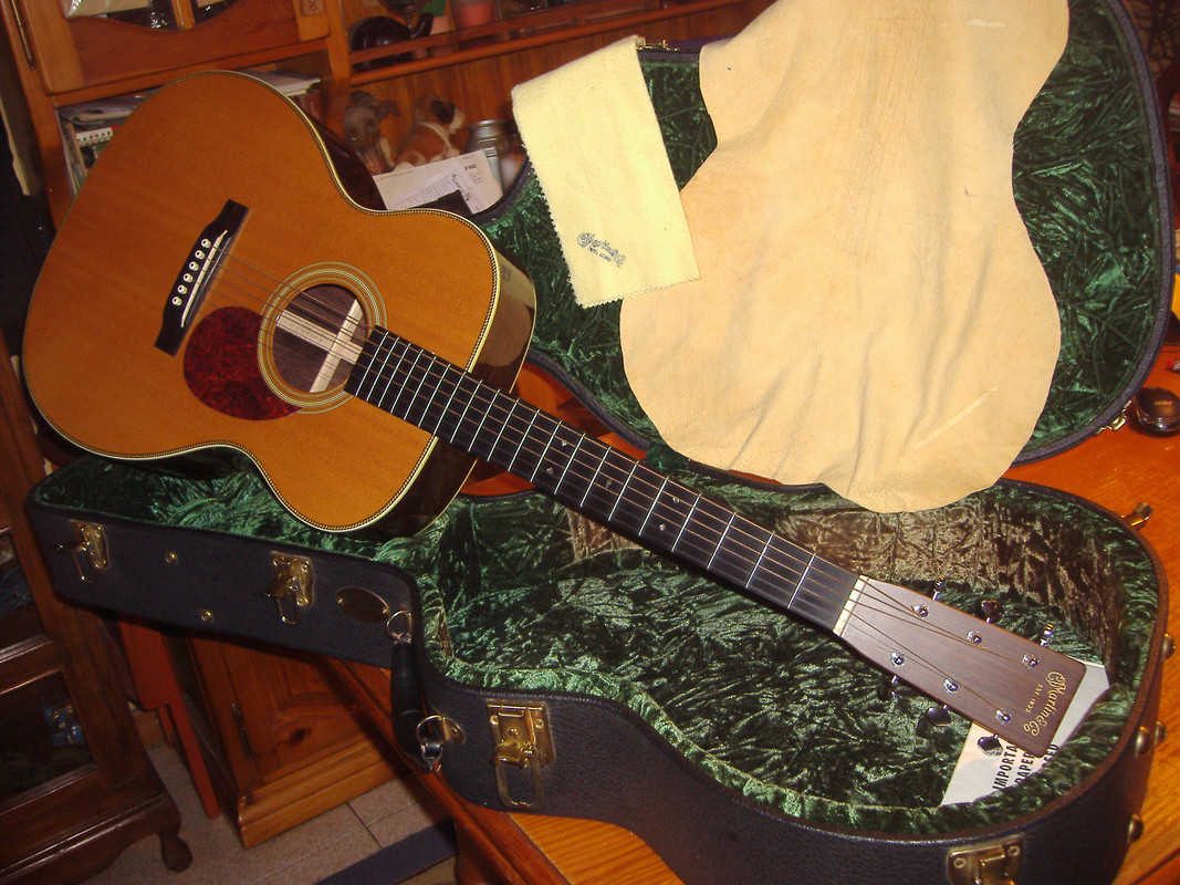 Historia de una guitarra...................1998 CFMartin OM-28 VR Cuna-abierta
