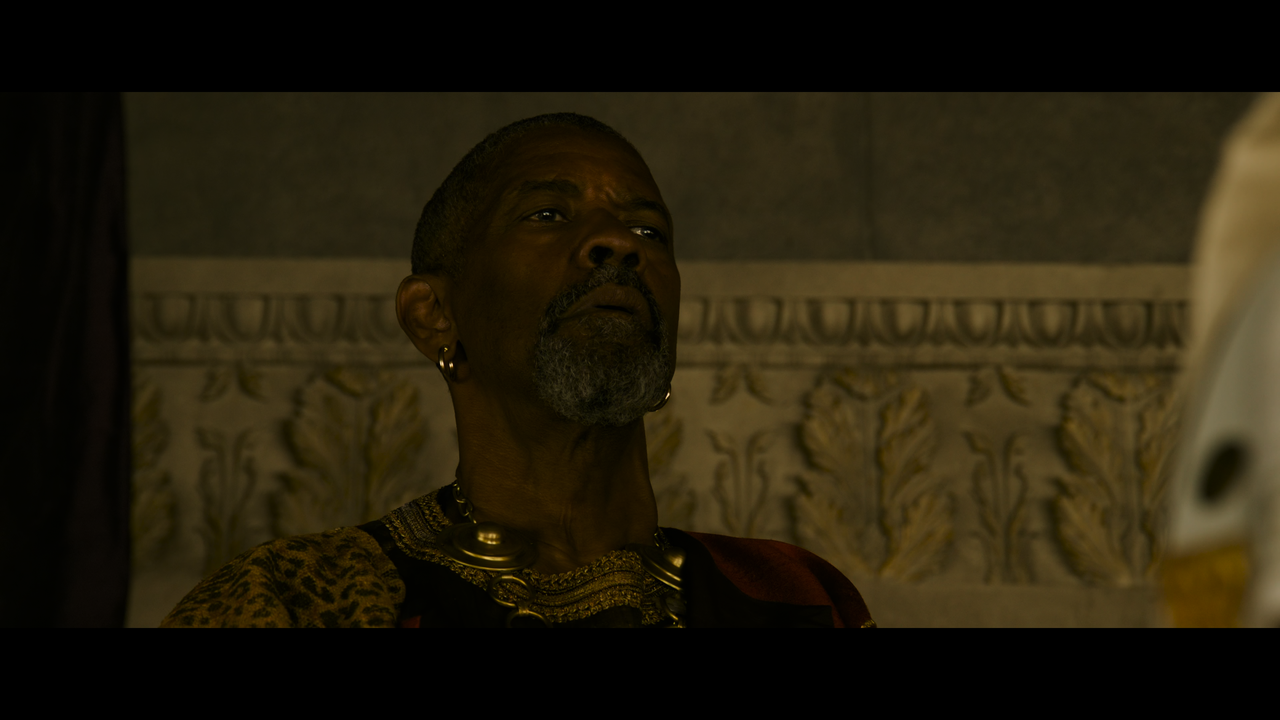 Gladiator-II-2024-WEB-DL-2160p-HDR-DV-P8-2x-Ukr-Eng-Hurtom-mkv-snapshot-01-00-43-2025-01-13-15-18-14
