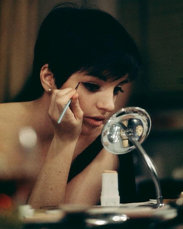 How many actors do their own makeup?