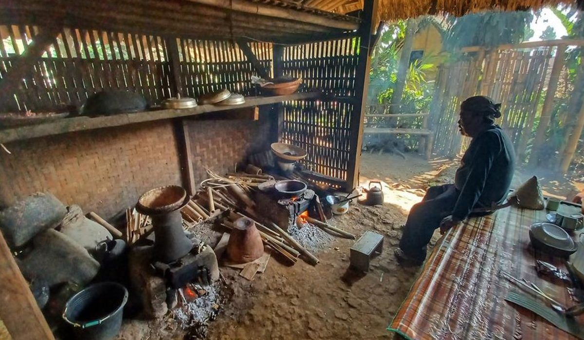 Nilai-Nilai Tradisi dan Kearifan Lokal