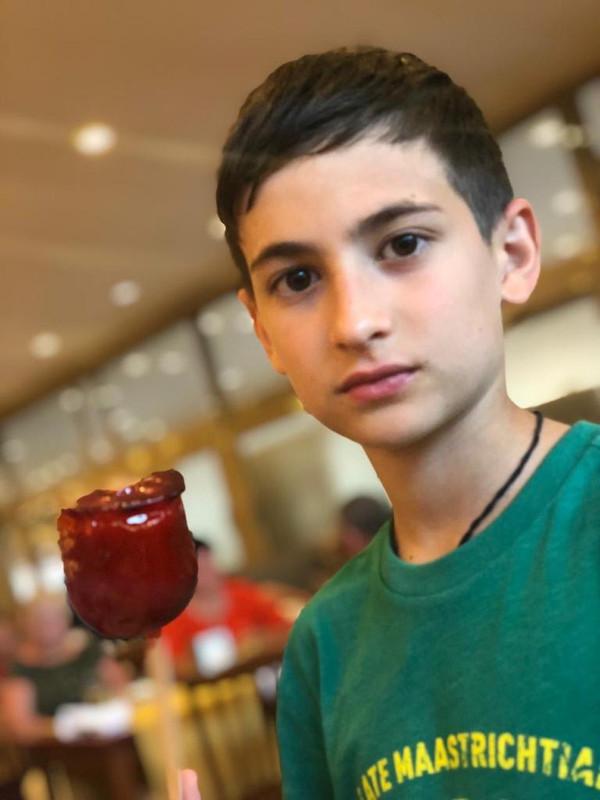 7DE8E54E-4840-416C-8DE6-57A3D9AAF27A