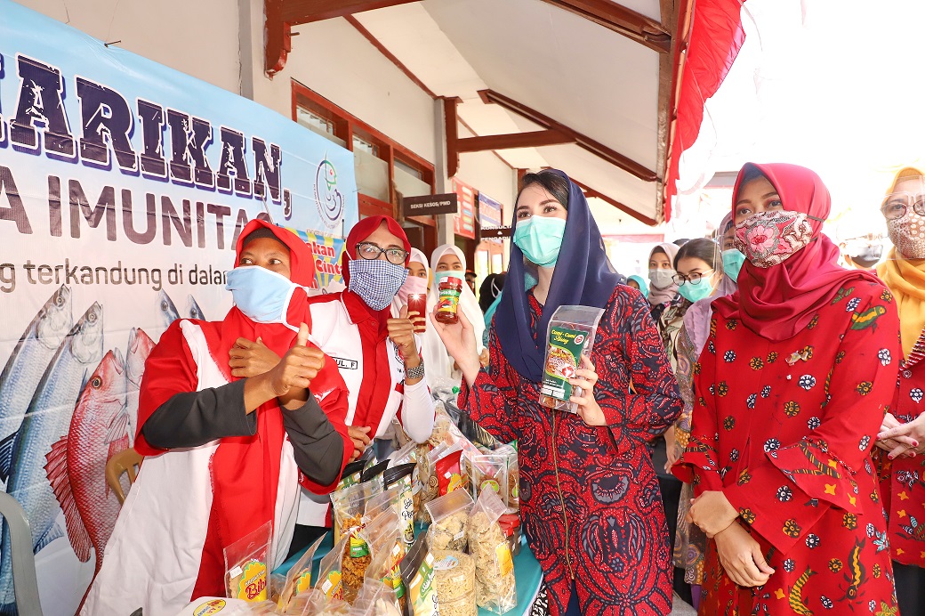 Arumi Bachsin Emil Dardak Ketua Umum Forum Peningkatan Konsumsi Ikan (Forikan) Jawa Timur