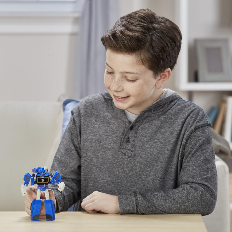 55-Cyberverse-Warrior-Class-Hot-Rod