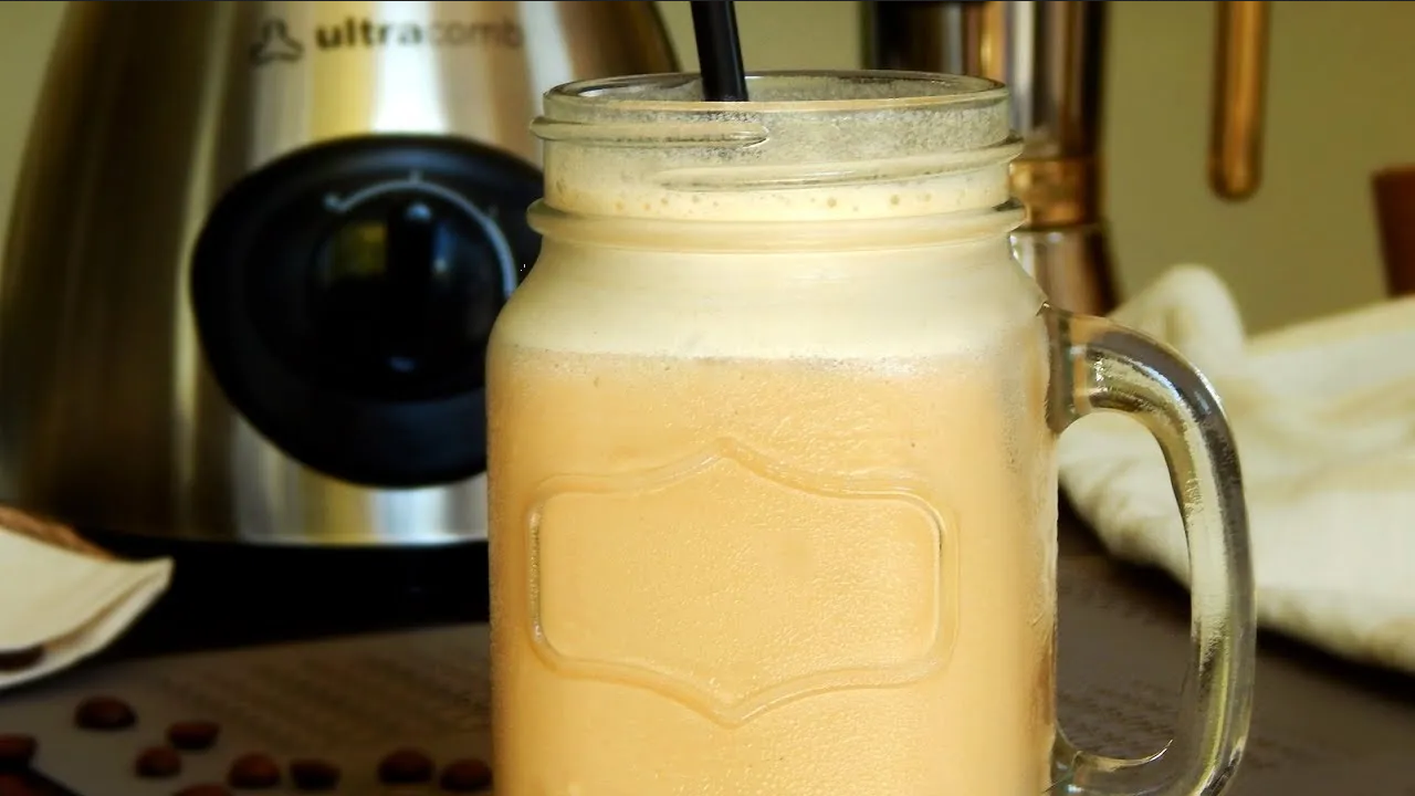 Prepara agua cremosa de café con amaranto, bebida para los días de calor