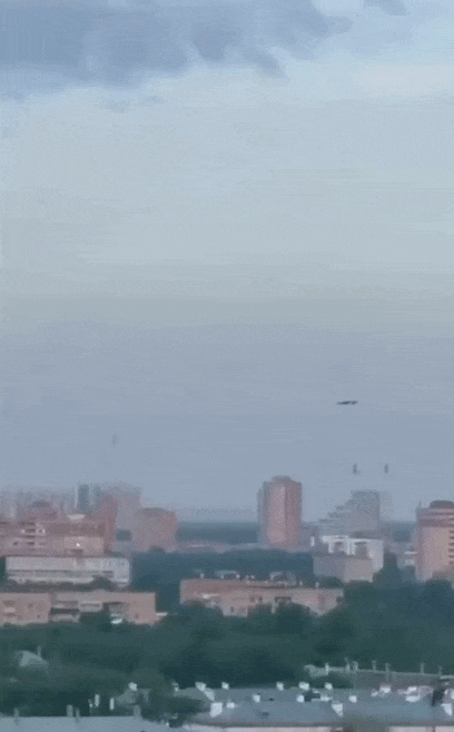 https://i.postimg.cc/mrw8nYdD/video-2026-06-12-03-51-27-(1).gif