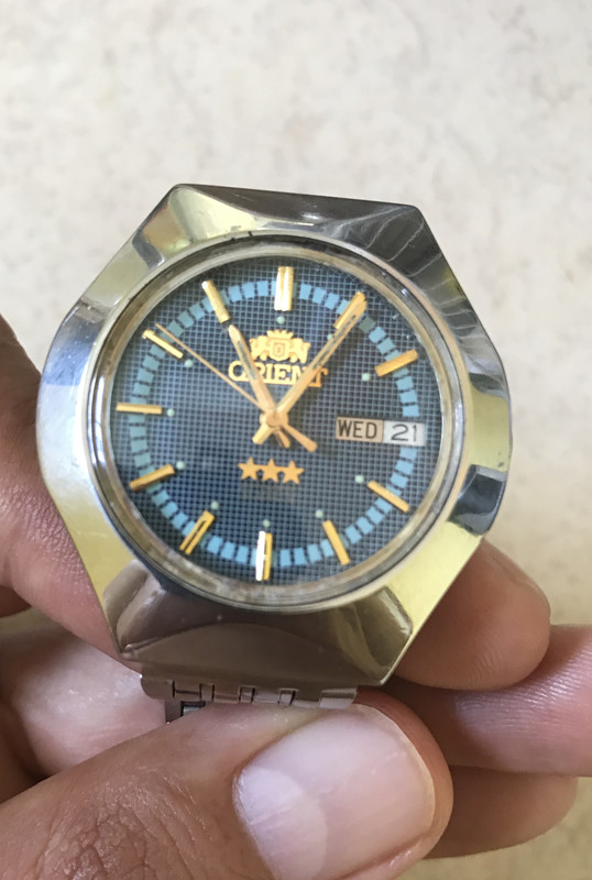 E1C827EC-7BA5-494A-BDAF-F07355119C51