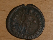 Decargiro de Teodosio I. GLORIA - ROMANORVM. Emperador estante de frente y mirando a dcha. Cyzicus.. P1010280-2