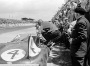 24 HEURES DU MANS YEAR BY YEAR PART ONE 1923-1969 - Page 38 56lm04-D-Type-Ron-Flockhart-Ninian-Sanderson-15