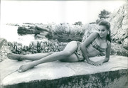 claudine-auger-mb48