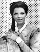 samantha-eggar-b08