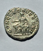 Denario de Lucio Vero. CONCORD AVG COS II. Concordia sedente a izq. Roma. 12-DEDA9-C-AE3-D-42-D5-8750-98-A7-B9-D04-ED6