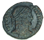 AE3 de Constantino I. CONSTANTINI AVG. VO / TIS / XX. Arlés 14
