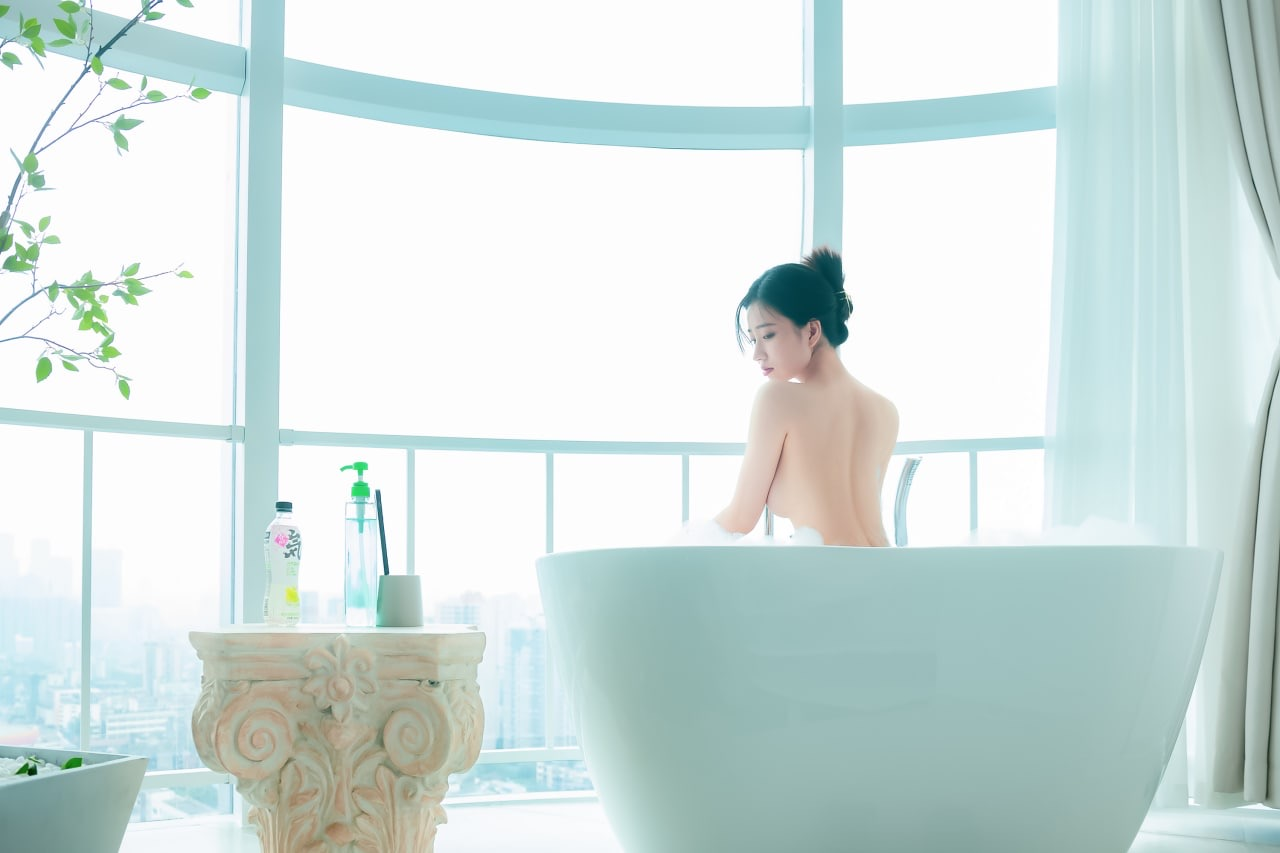 年年nnian 爱心泡泡主题写真 清新甜美少女高清图集插图1