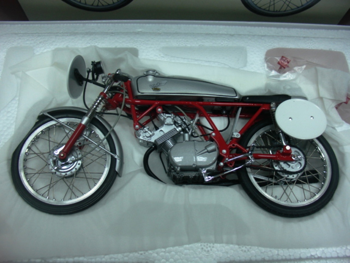 廃盤 EBBRO Honda CR110 1/10 アルミカウリングモデル 1/10 ホンダ CR110 アルミニウムカウリング | HLJ.co.jp