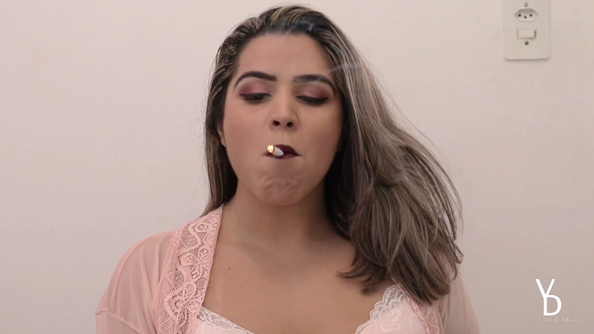 Latina Brasileira Top Victoria Dias mp4 snapshot 00 24 000 — Postimages