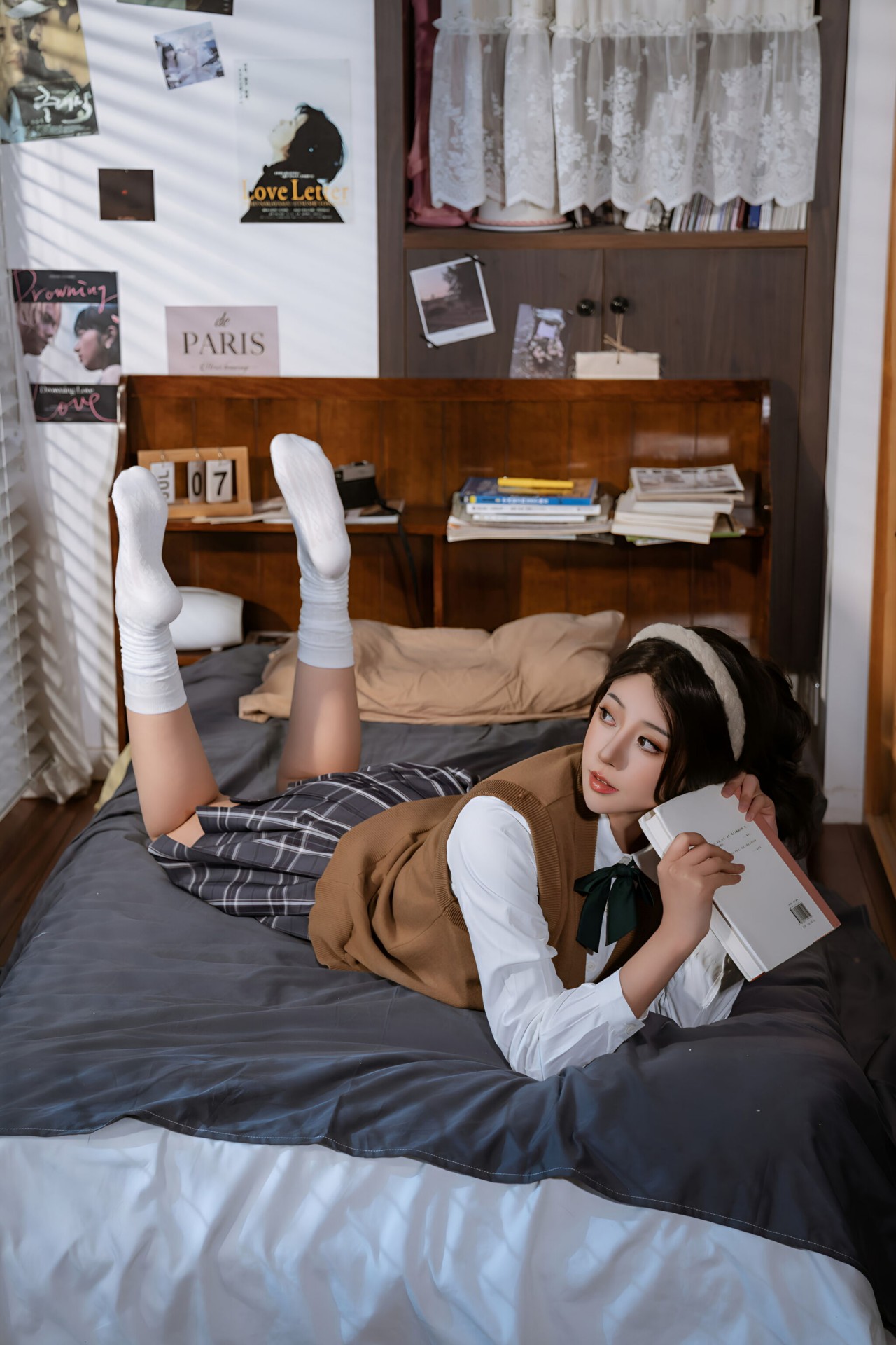 奈 汐 酱 nice 白日梦图集，日式卧室里的治愈系穿搭插图1