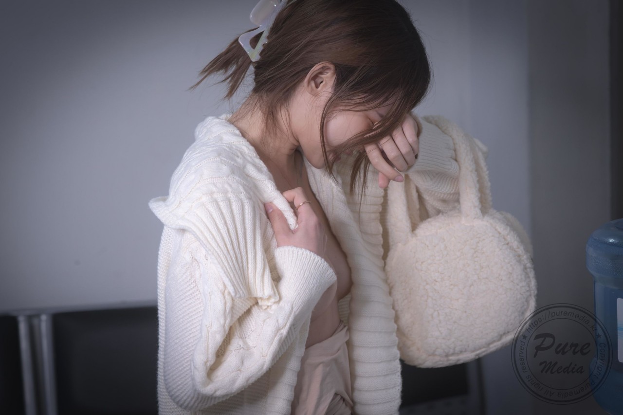 Yeha（예하）《浅色系针织长裙》写真，夜晚街道，温柔与氛围感美女欣赏插图