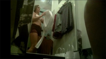 [Image: Voyeur15345091237.jpg]
