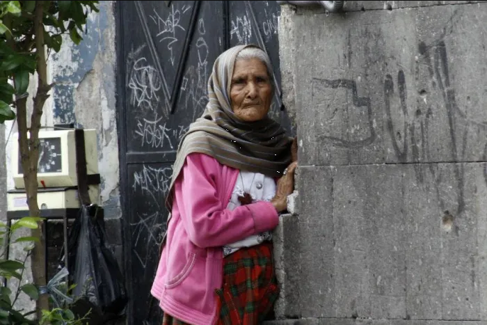 Proponen castigar con un año de cárcel a quien abandone a un adulto mayor