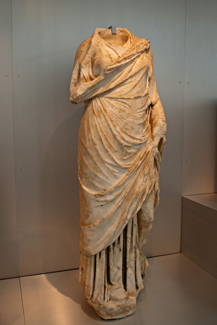 https://i.postimg.cc/nL1DFYhR/Escultura-romana-Baelo-Claudia.jpg
