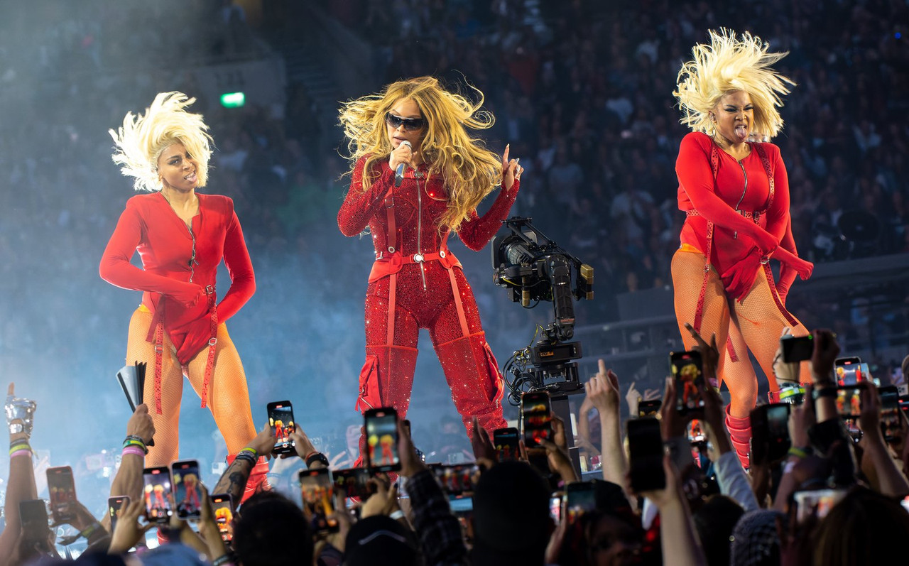 Beyonce announces new album
