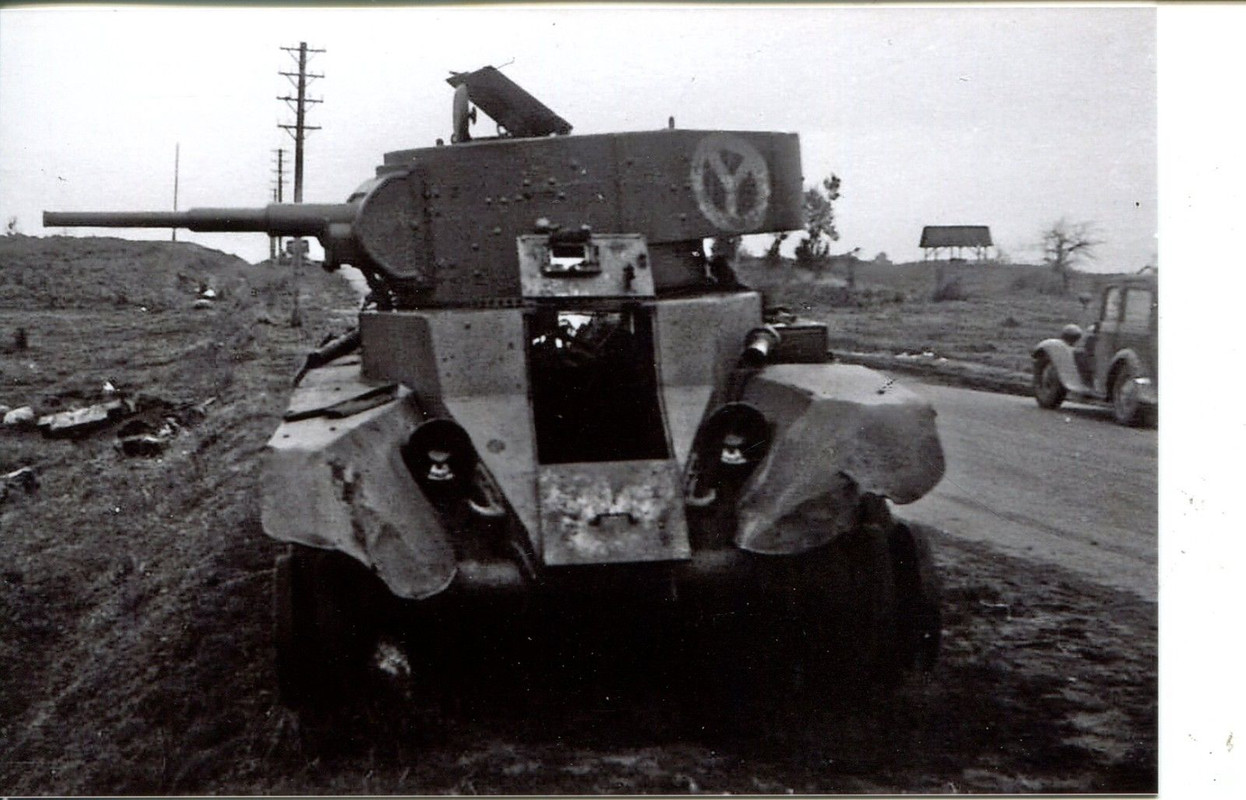 zerstörter russischer Panzer BT 7 Tank