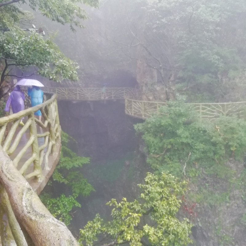 Día 9. ̶P̶a̶r̶q̶u̶e̶ ̶d̶e̶ ̶Z̶h̶a̶n̶g̶j̶i̶a̶j̶i̶e̶ TianMen - China en tren Junio 2025 (1)