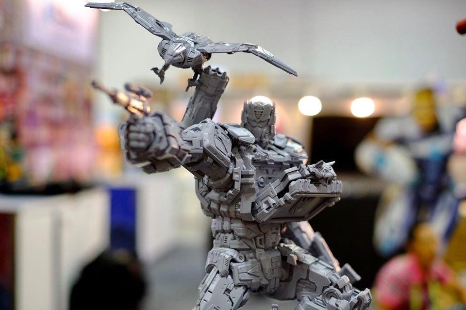 02-XM-Studios-Soundwave-Statue (1)