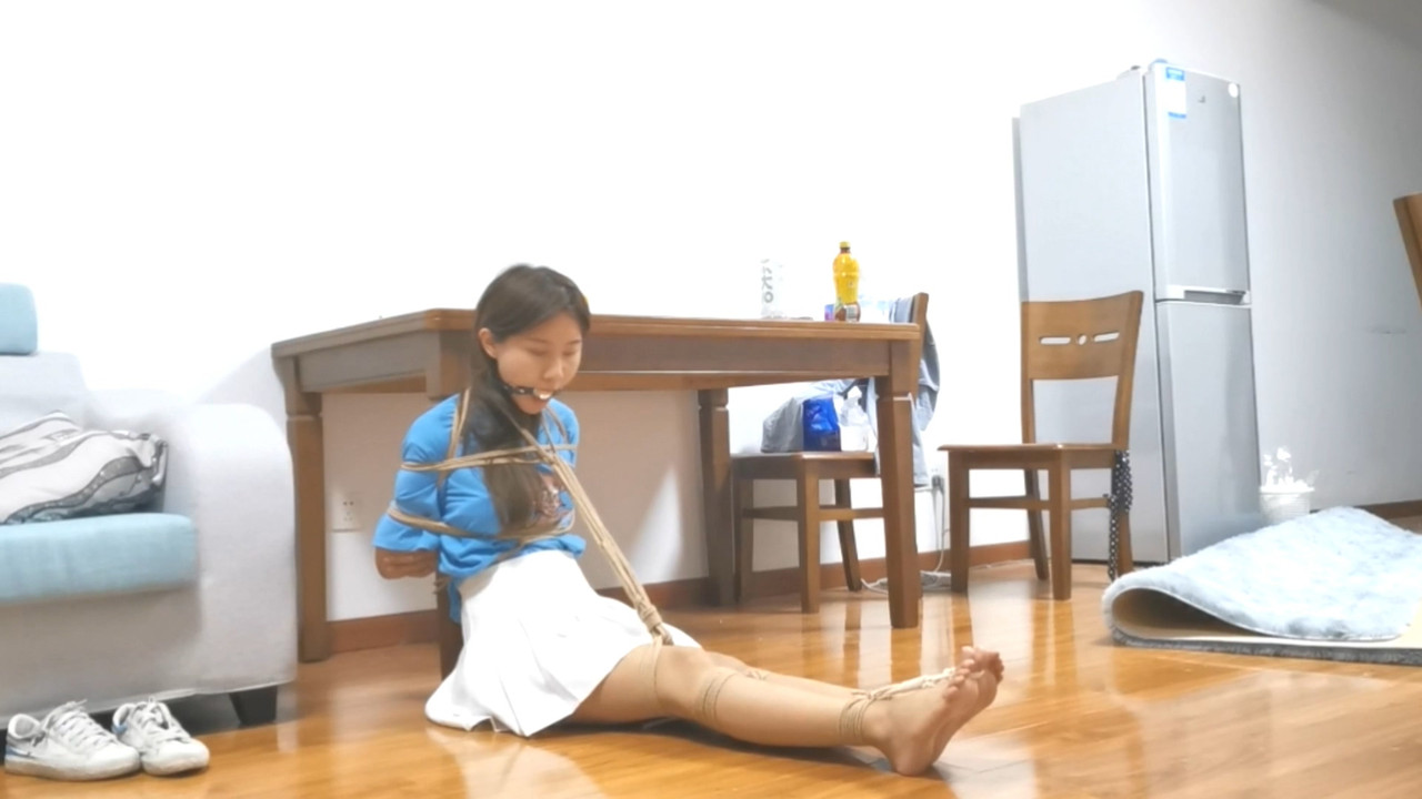 奥特曼 甘然定拍裸足足底 下.mp4_20210530_185212.793