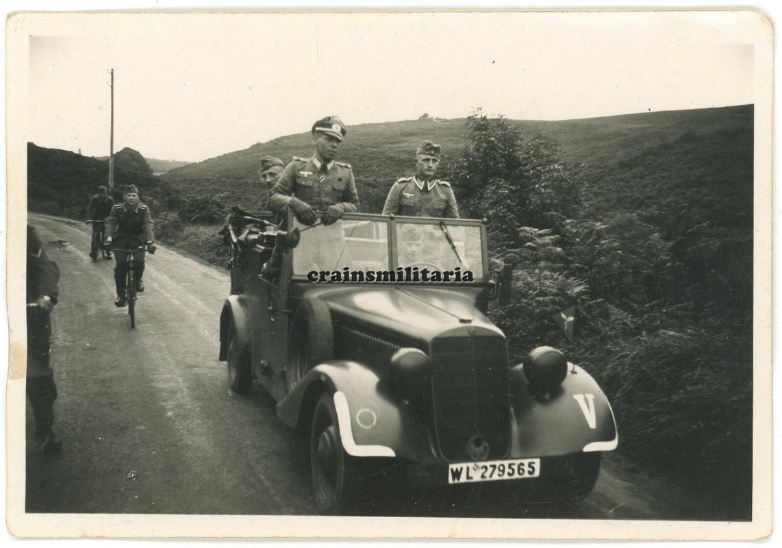 Orig. Foto 293.ID Offizier Kübelwagen Pkw bei Lamballe Bretagne Frankreich 1940.