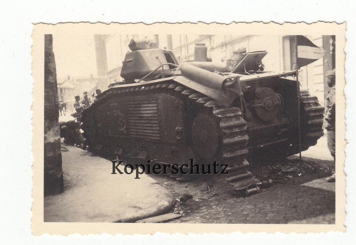 Foto 2.Wk zerstörter französischer Panzer Renaul