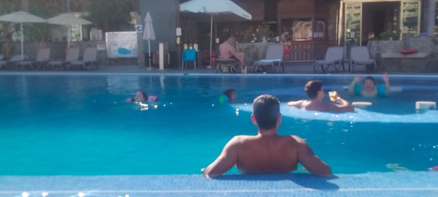 Puerto Mogan, piscina y juegos, no se necesita más! - Gran Canaria 2022 (10)