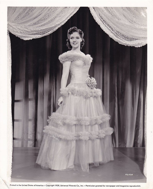 anne gwynne 39 gown'd