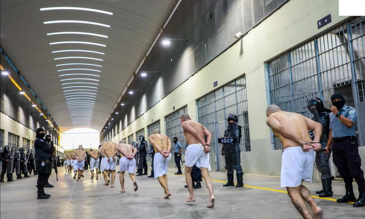 Pandilleros presos en El Salvador deberán pagar por su comida