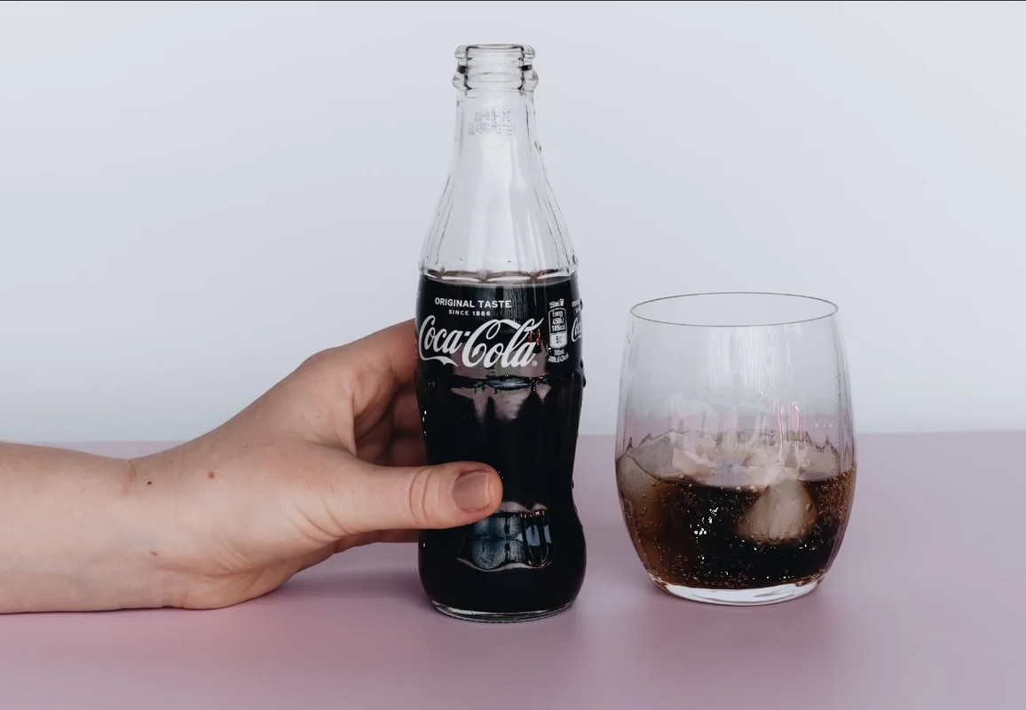 ¿Tomar Coca-Cola ayuda cuando se te baja la presión?