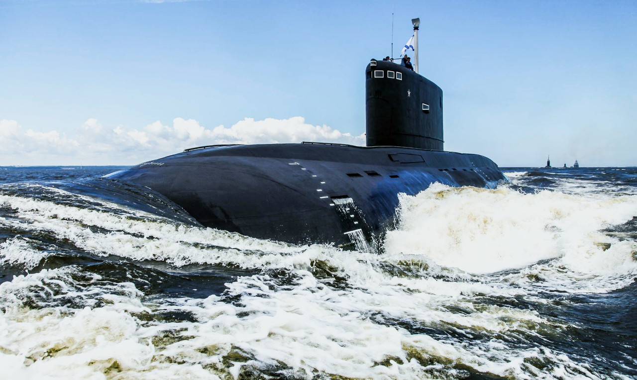 dizelnaia-podvodnaia-lodka-submarina-proekt-636-3-vmf.jpg