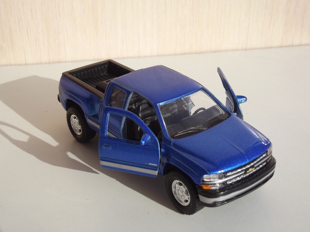 Chevrolet Silverado - 4