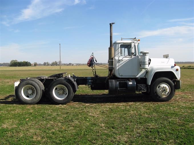 https://i.postimg.cc/nLDc0K8b/1986mackr686sttruck-7.jpg