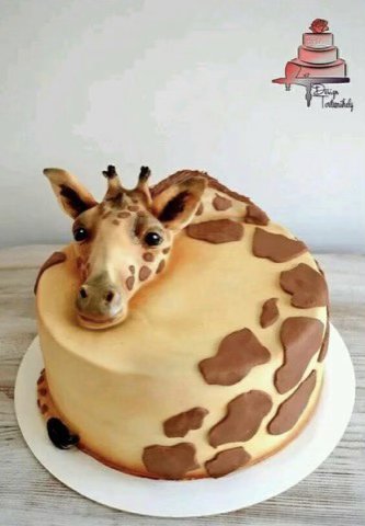 Birthday-Giraffe-Cake