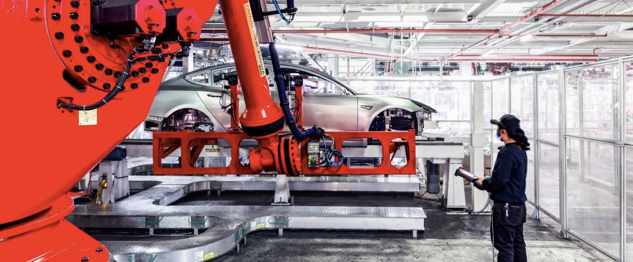 Tesla está buscando aumentar su plantilla laboral en casi toda la empresa