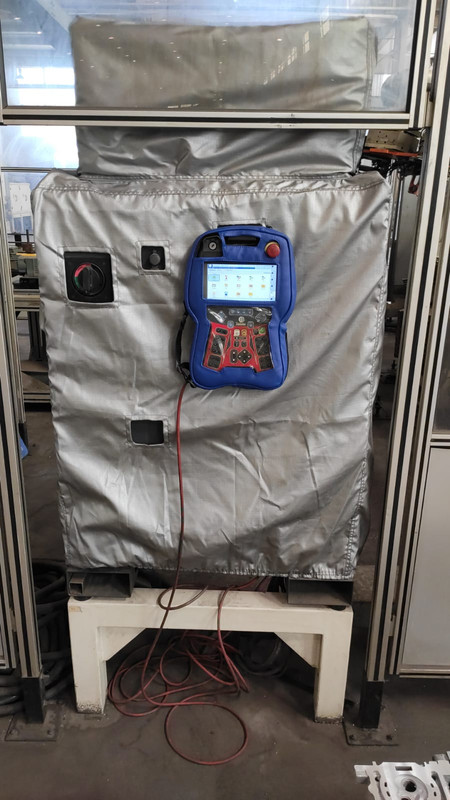 Lona a medida para proteger controladores y paneles eléctricos