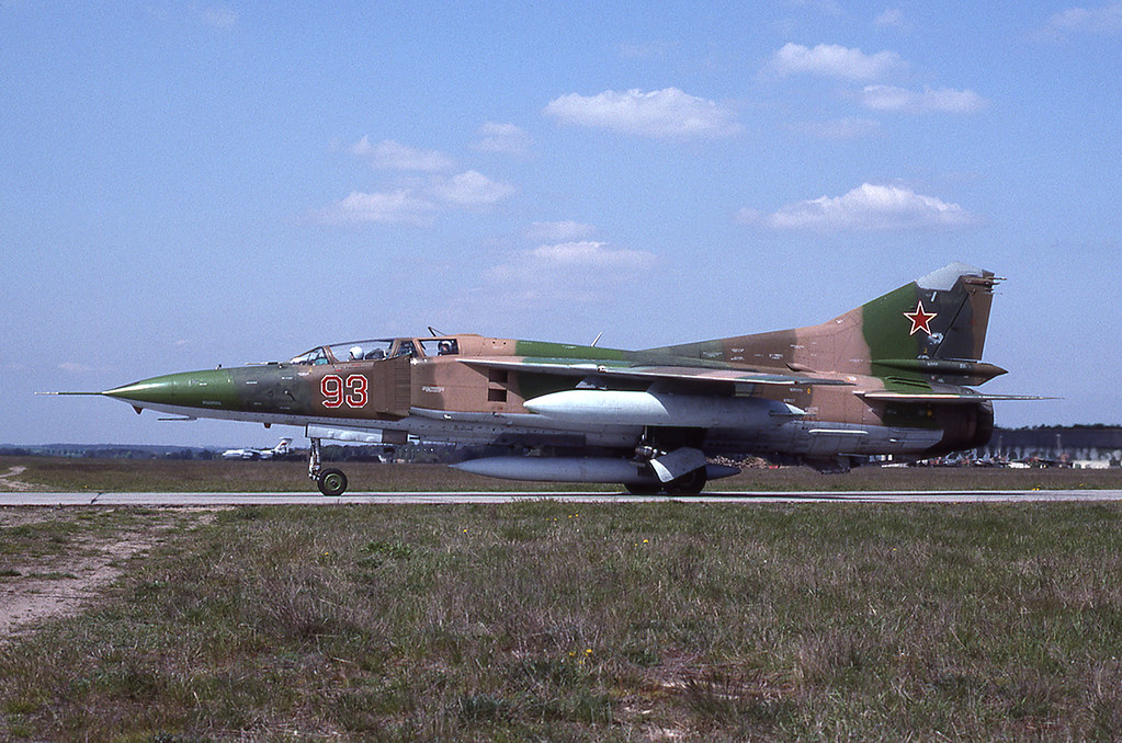 833 IAP Mig-23UB 93 Red_Jüterbog 1991