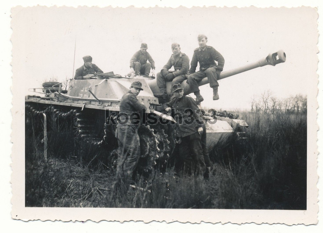 Foto Sturmgeschütz Brigade 322 Comte de Richard 