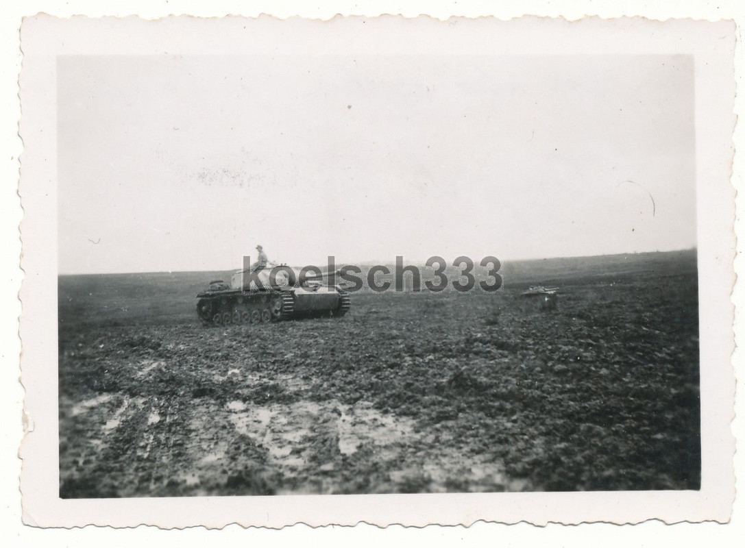 Foto Sturmgeschütz Brigade 322 Comte de Richard 