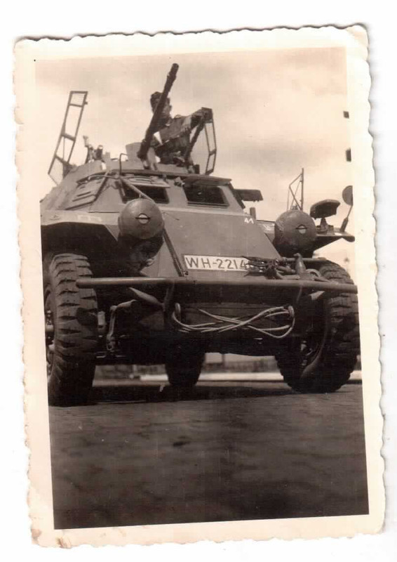 Foto 2.WK Panzer Spähwagen Bahnhof Löwen Belgien