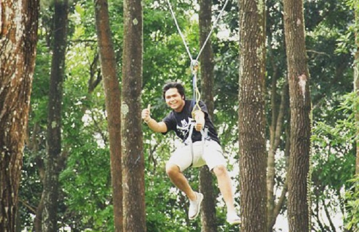 Wahana flying fox di Tretes Treetop Adventure Park